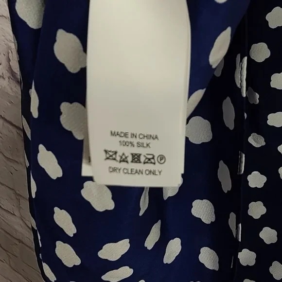 Kate Spade 100% Silk Dark Blue and White Sleeveless Blouse Size Small - Picture 4 of 4